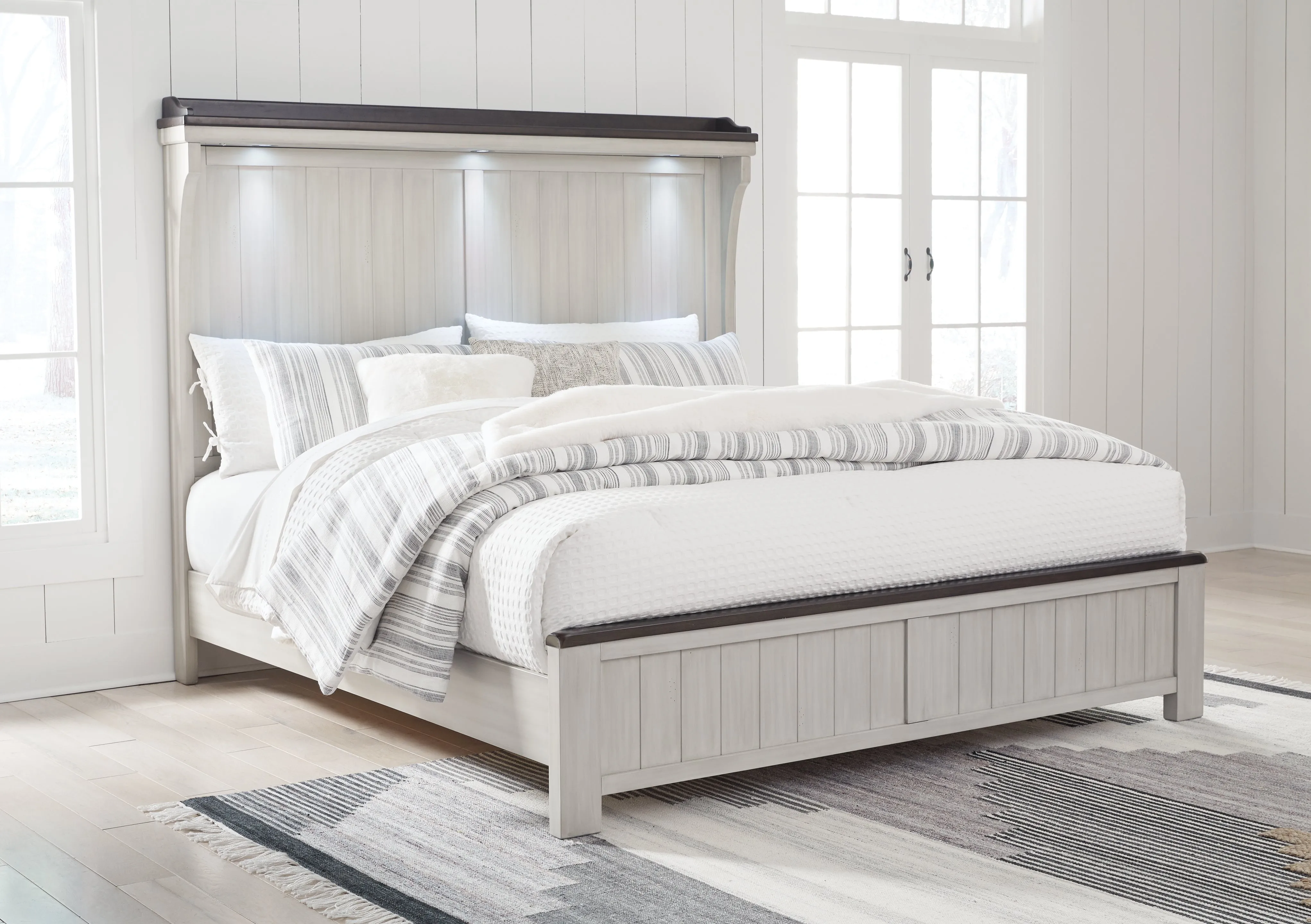 Darborn California King Panel Bed with Mirrored Dresser, Chest and 2 Nightstands in Gray/Brown