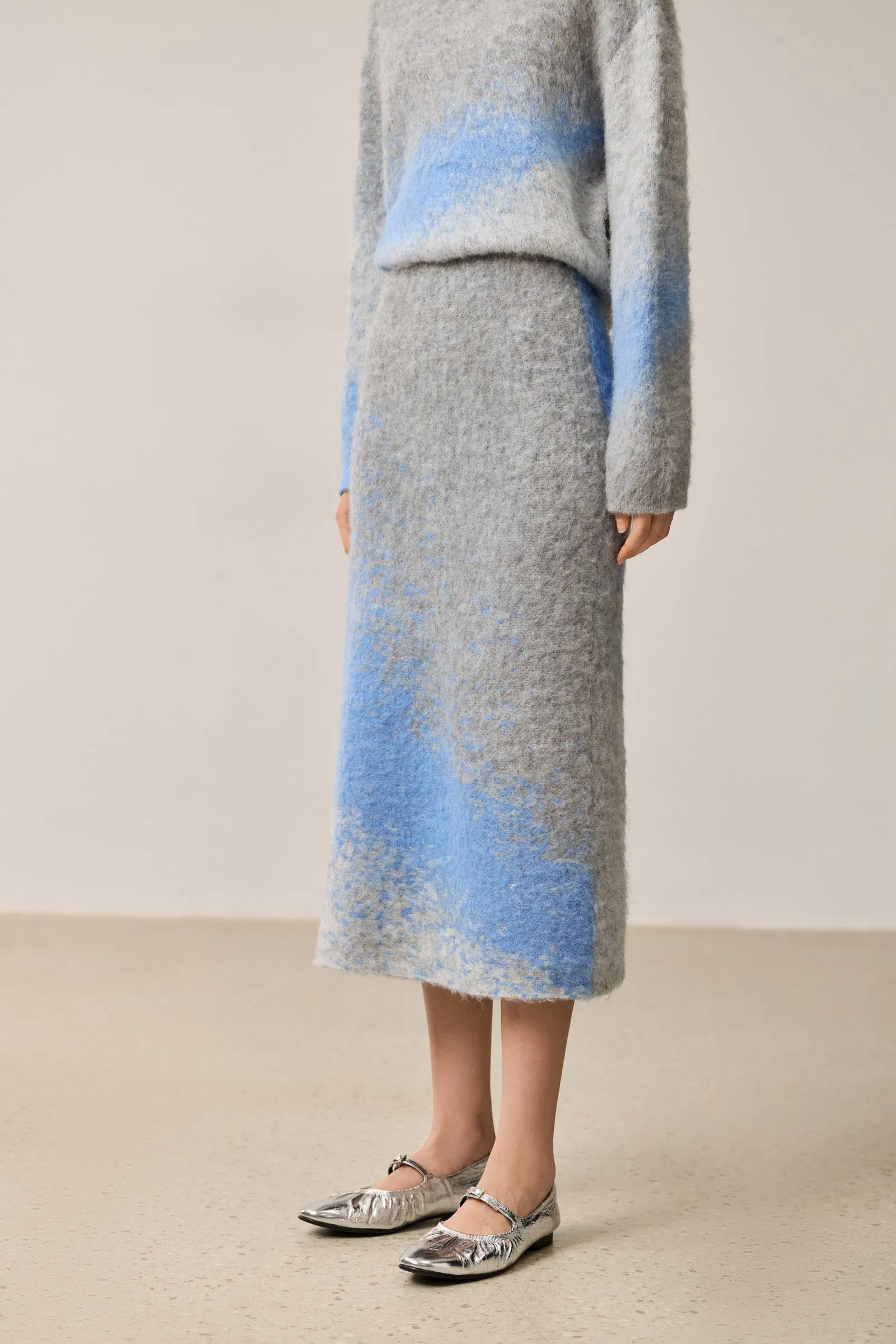 LILY Gray-Tone Gradient Contrast Crewneck Sweater